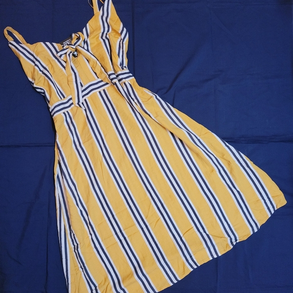 Midi Dress - Flat Price - Picture 3 of 7